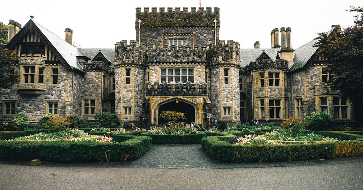 Integrating Natural Elements into Hardscaping for Better Aesthetics